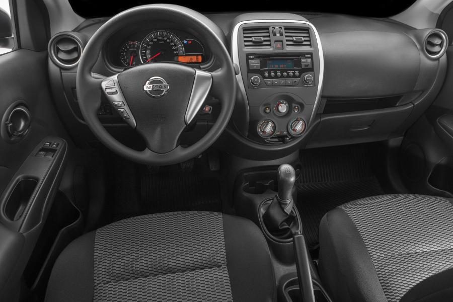  Nissan Versa 2015 года  (BR) (фото 6 из 17)